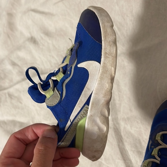 Nike toddler shoes, no laces - Picture 2 of 5